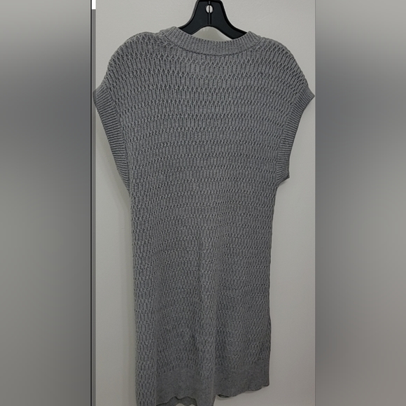 Sleeveless Button Up Cardigan - Picture 2 of 5